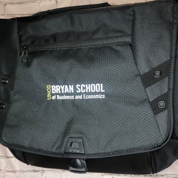 NWT Vertex UNCG Bryan School Messenger/Laptop Bag | Black | Unisex - Picture 3 of 9